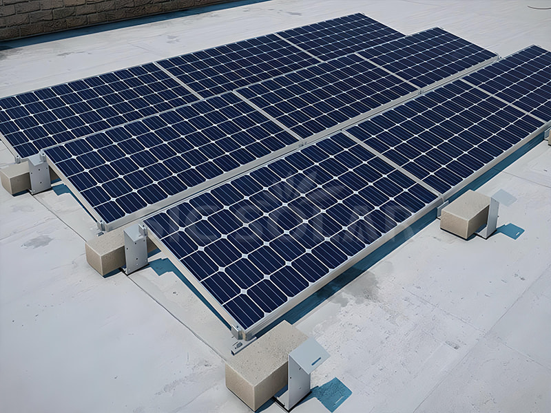 Montagesysteem voor plat dak op zonne-energie