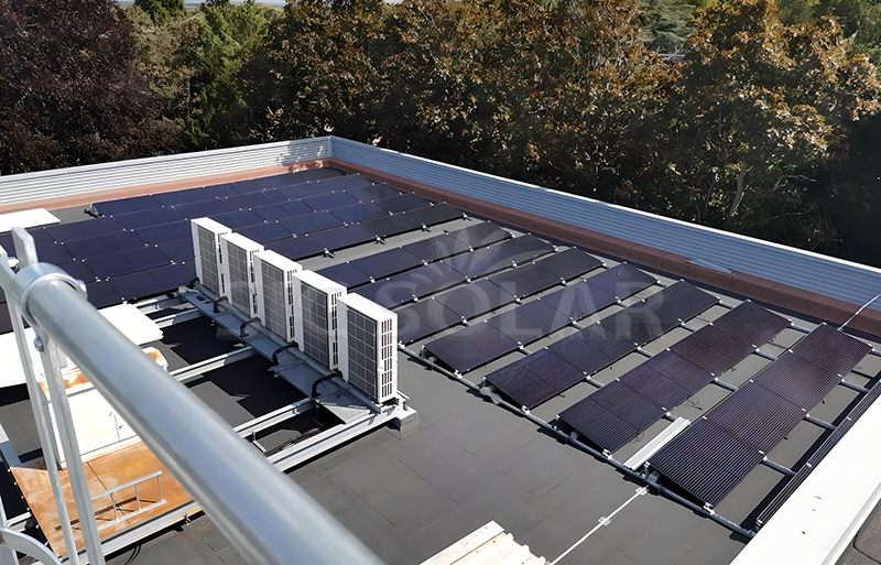 montagebeugels voor zonnepanelen op het dak