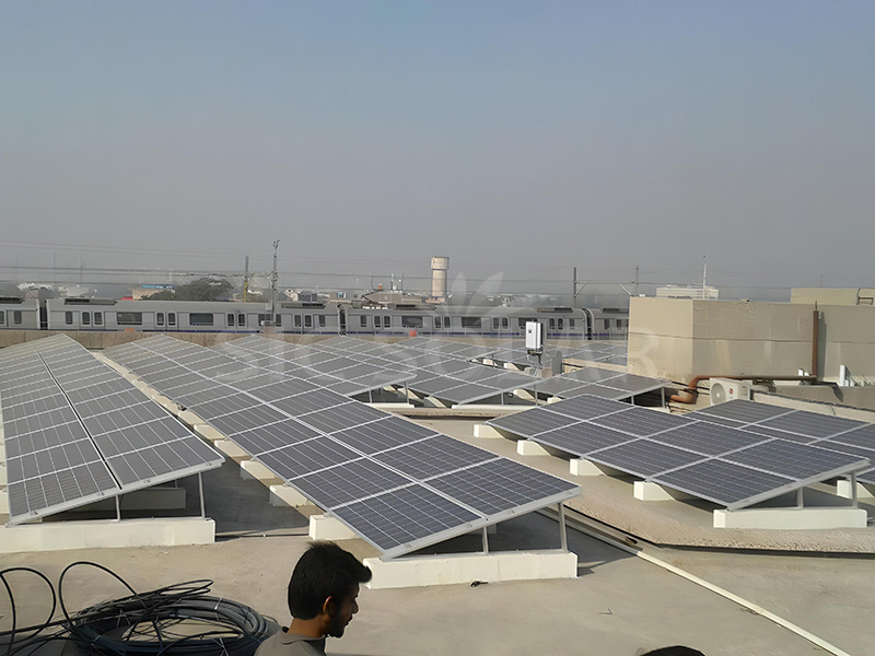 50 kW cementpaal vaste driehoekige beugel voor plat dak in Iran
        
