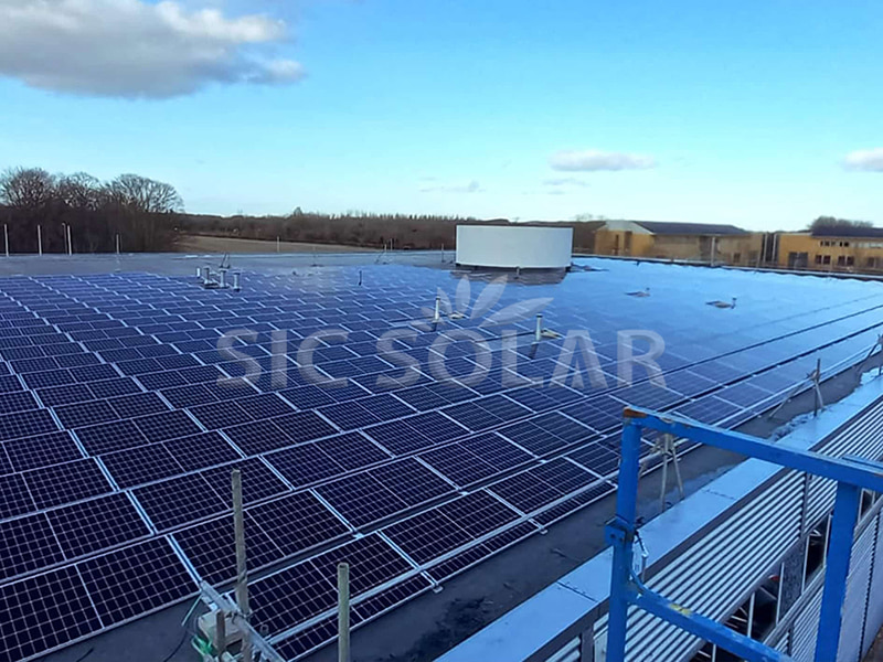 2MW zonne-montagesysteem voor platte daken in Canada