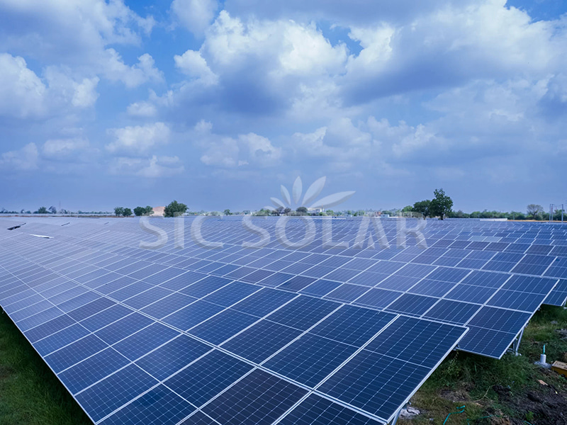 2MW grondgebonden zonne-energiesystemen in India