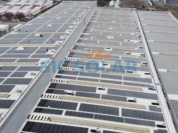 1,7 MW zonne-montagesystemen voor metalen daken in India